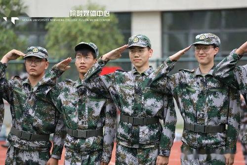 职校军训吃瓜,吃瓜群众眼中的青春蜕变