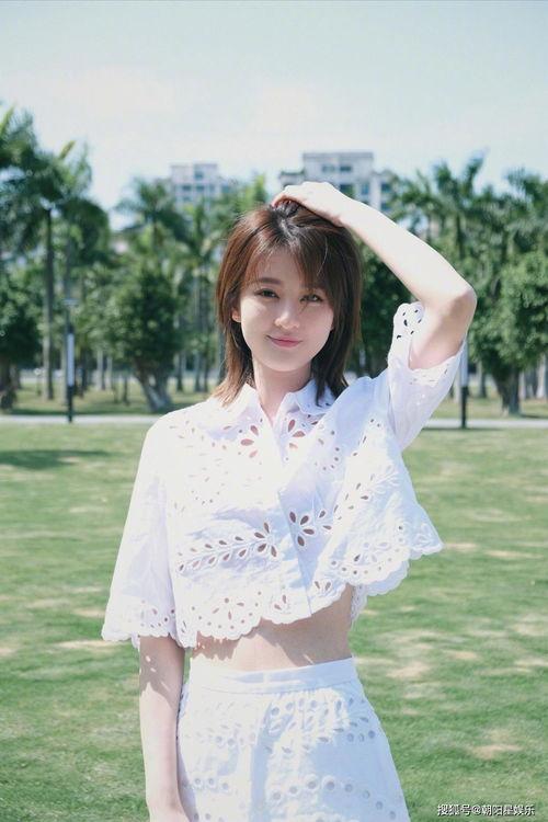 和美女合拍吃瓜素材,甜蜜瞬间尽收眼底